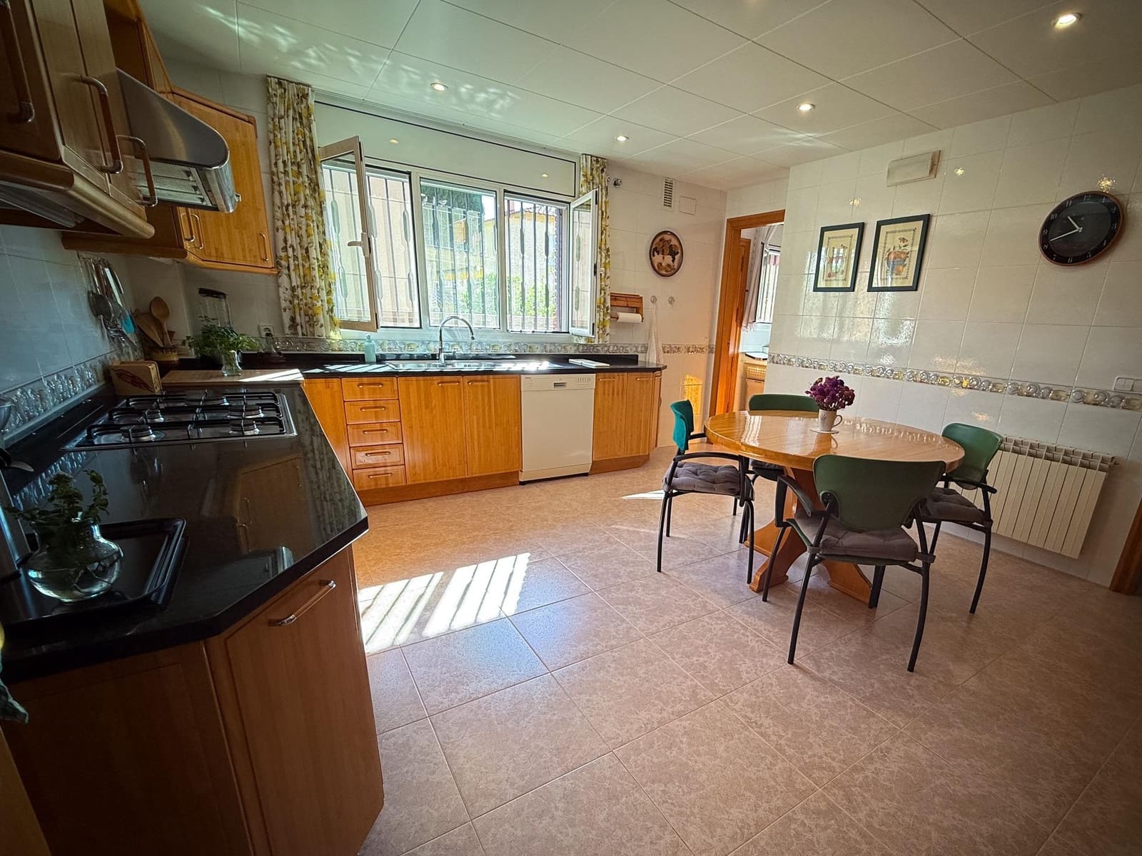 4 bedroom Villa for sale in Calafell with garage - € 799,000 (Ref: 9169476)