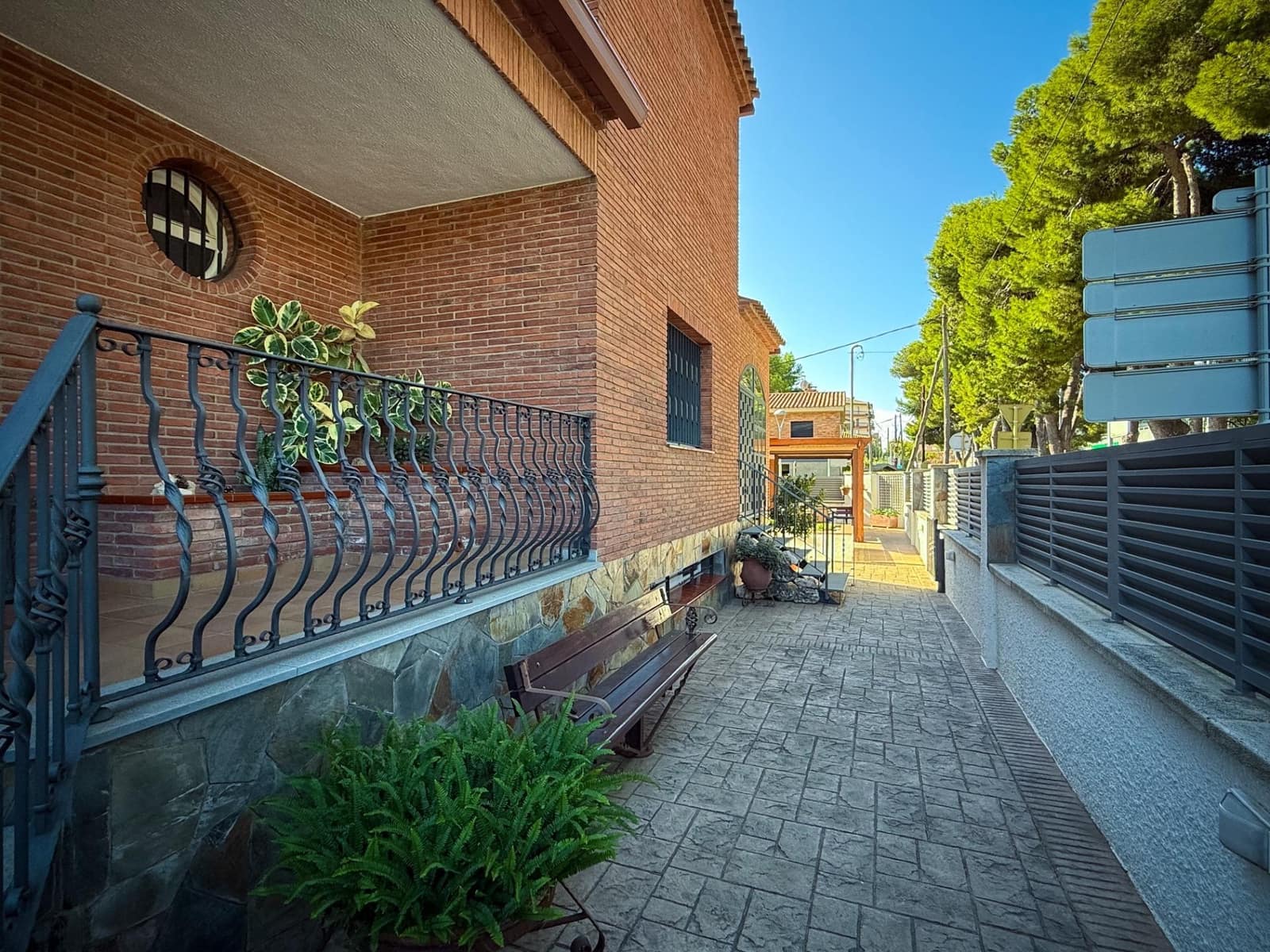 4 bedroom Villa for sale in Calafell with garage - € 799,000 (Ref: 9169476)