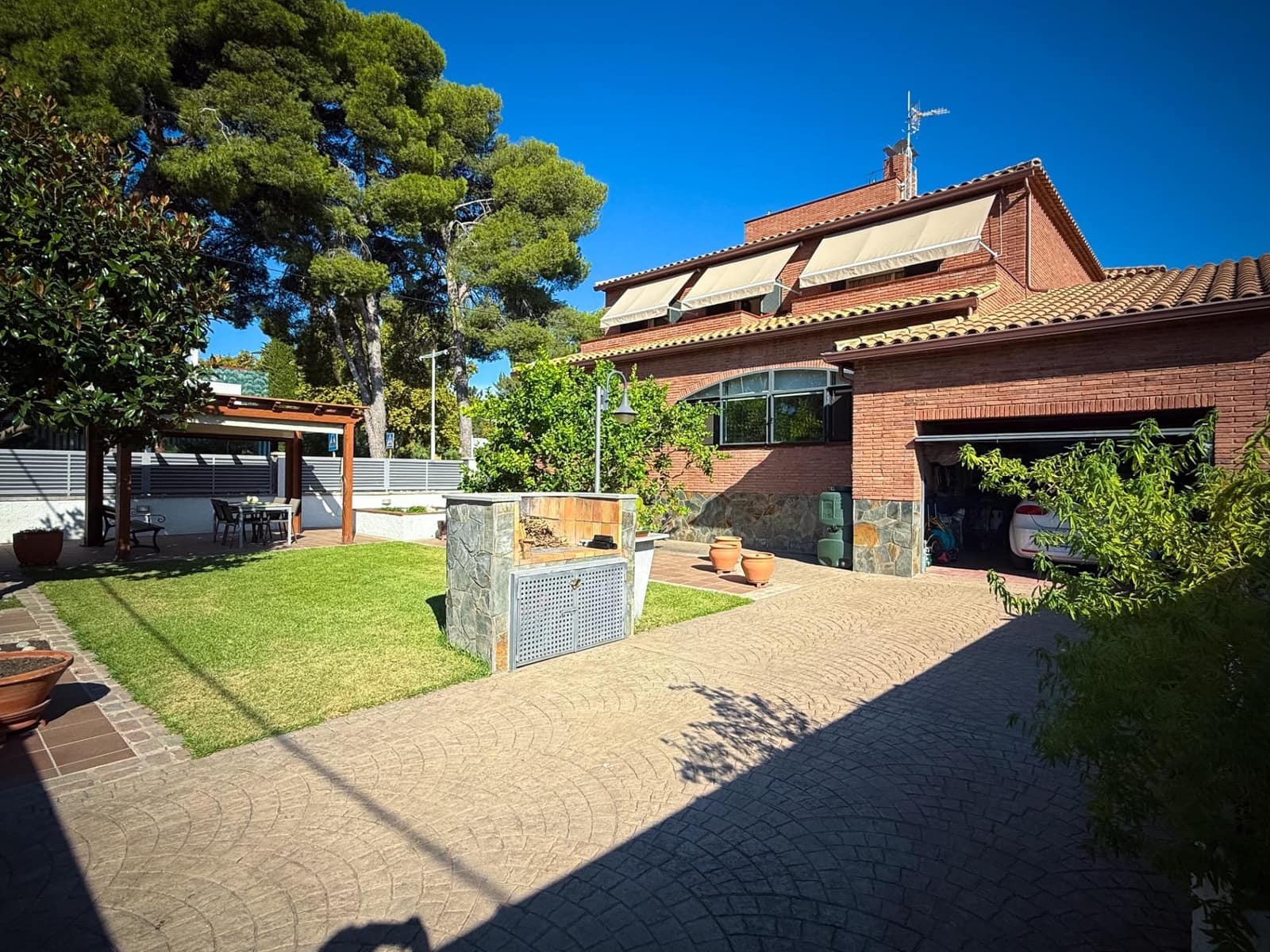 4 bedroom Villa for sale in Calafell with garage - € 799,000 (Ref: 9169476)