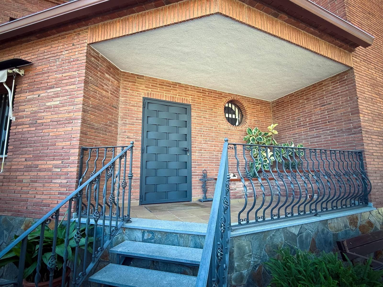 4 bedroom Villa for sale in Calafell with garage - € 799,000 (Ref: 9169476)