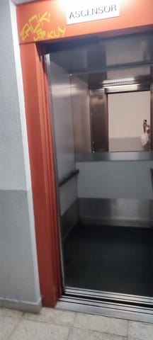 Garage till salu i Cornellà de Llobregat - 9 999 € (Ref: 9171345)