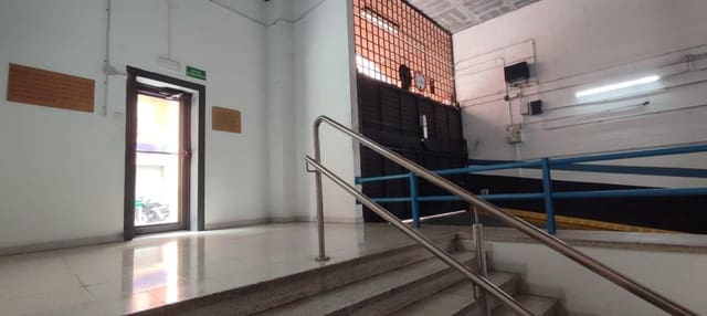 Garage till salu i Cornellà de Llobregat - 9 999 € (Ref: 9171345)