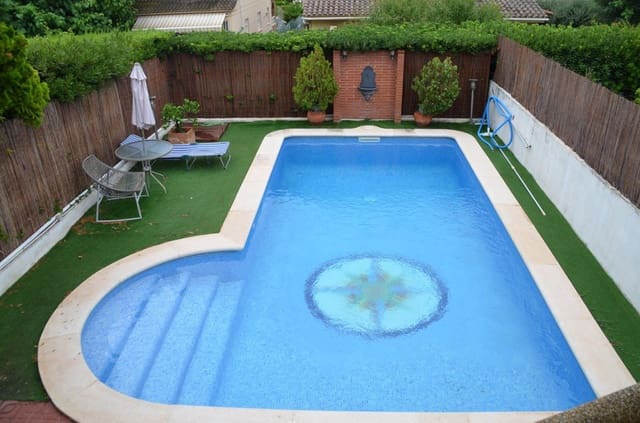 4 soveværelse Villa til salg i Segur de Calafell, Calafell med swimmingpool garage - € 370.000 (Ref: 9176408)