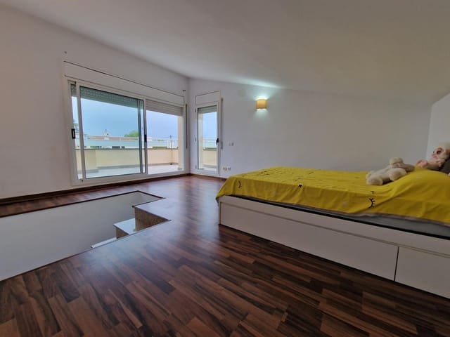 4 soverom Hus til salgs i Torredembarra med garasje - € 286 000 (Ref: 9180923)