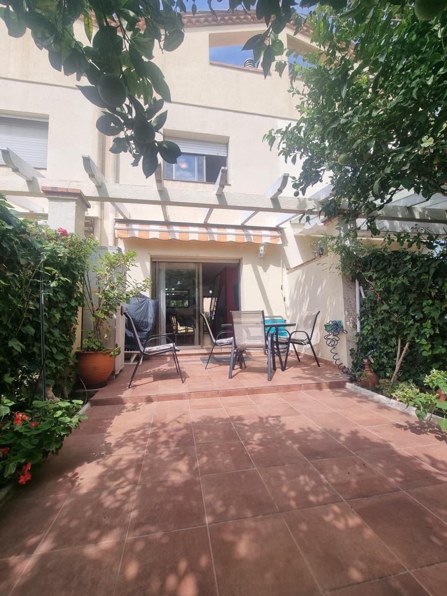 4 sovrum Radhus till salu i Torredembarra med pool - 260 000 € (Ref: 9208253)