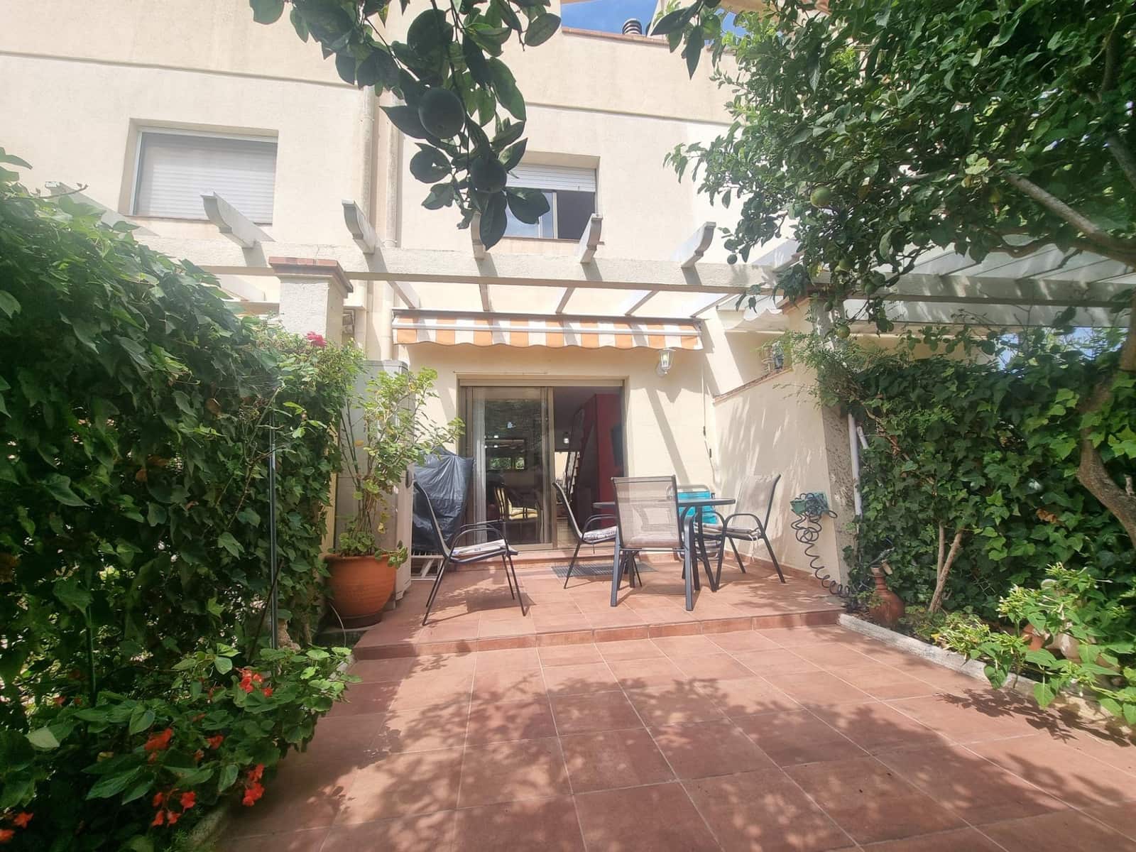 4 sovrum Radhus till salu i Torredembarra med pool - 260 000 € (Ref: 9208253)