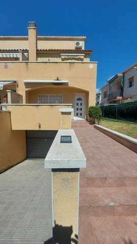 Adosado de 4 habitaciones en Segur de Calafell, Calafell en venta con piscina garaje - 340.000 € (Ref: 9209142)