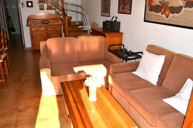 4 sovrum Semi-fristående Villa till salu i Torredembarra med garage - 320 000 € (Ref: 9282123)