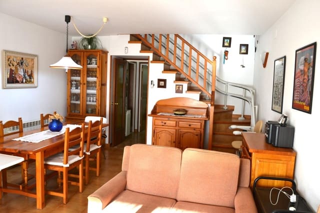 4 sovrum Semi-fristående Villa till salu i Torredembarra med garage - 320 000 € (Ref: 9282123)