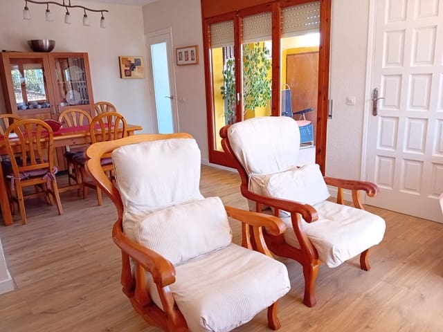 3 bedroom Penthouse for rent in Torredembarra - € 750 (Ref: 9294319)