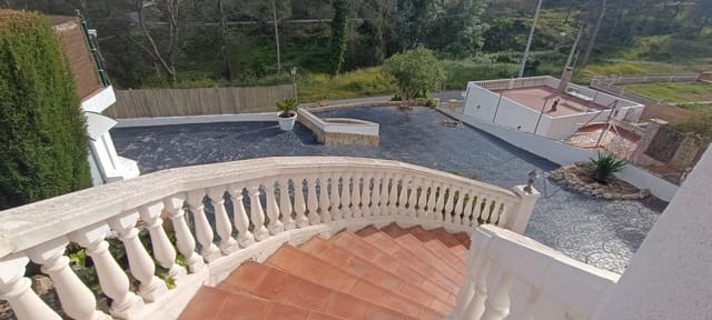 4 bedroom Villa for sale in Olivella with pool garage - € 330,000 (Ref: 9296831)