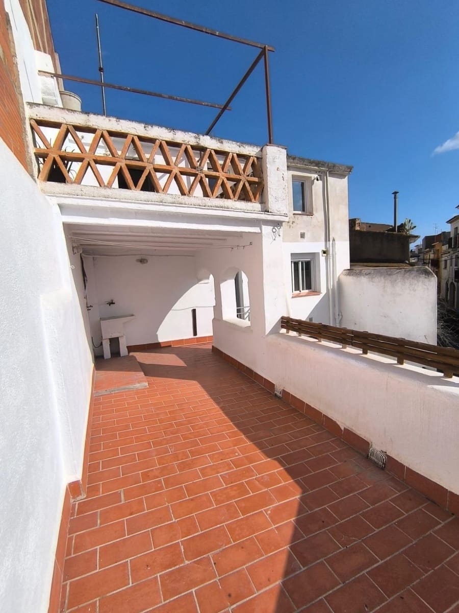 9 bedroom Townhouse for sale in La Pobla de Montornes - € 188,000 (Ref: 9300998)