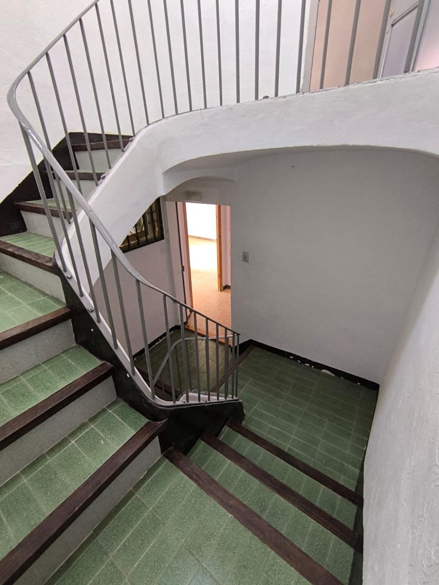 9 bedroom Townhouse for sale in La Pobla de Montornes - € 188,000 (Ref: 9300998)