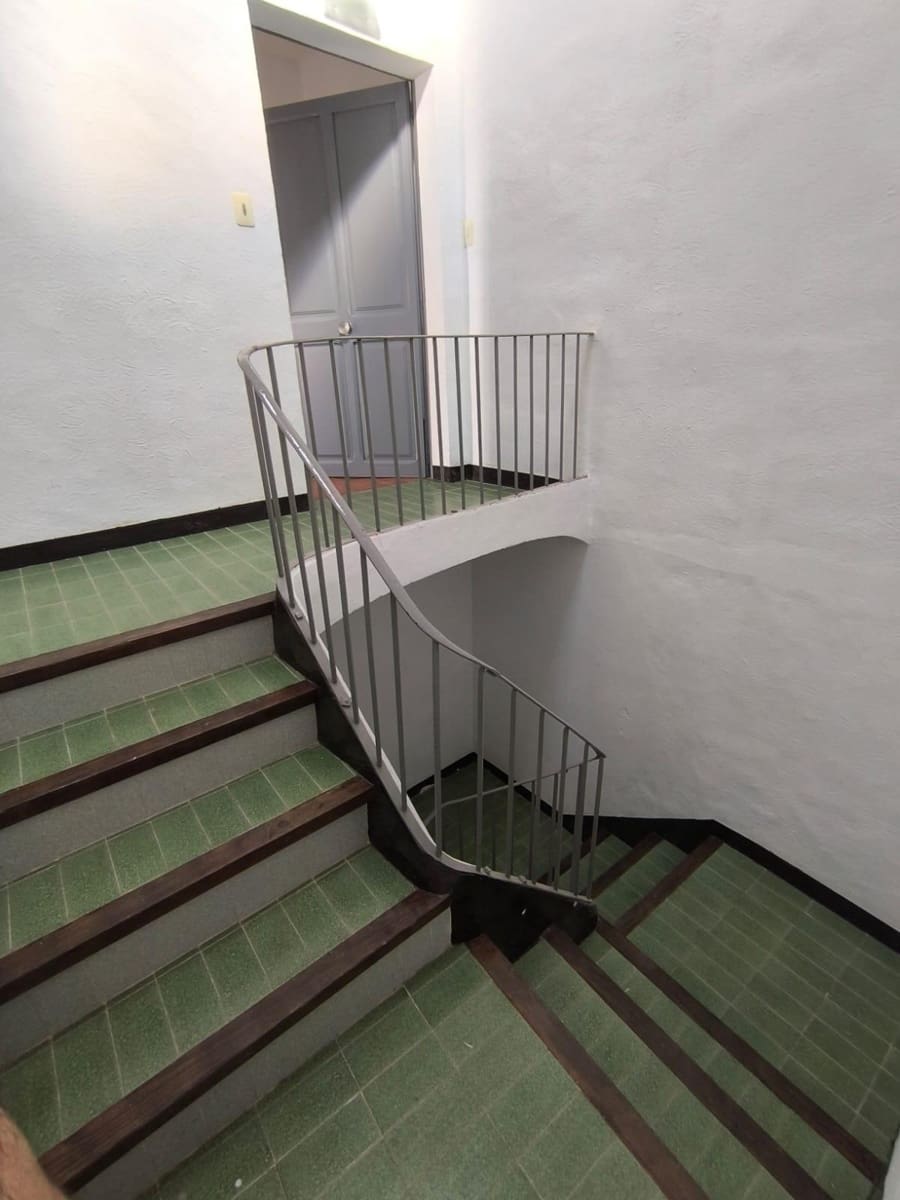 9 bedroom Townhouse for sale in La Pobla de Montornes - € 188,000 (Ref: 9300998)