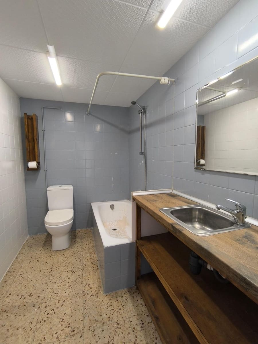 9 bedroom Townhouse for sale in La Pobla de Montornes - € 188,000 (Ref: 9300998)