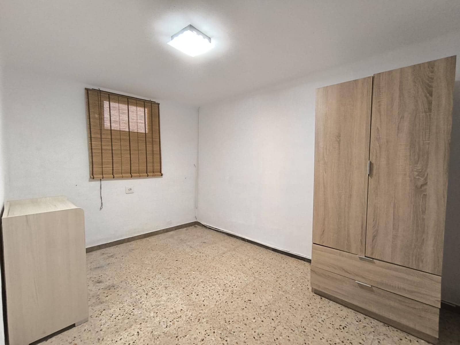 9 bedroom Townhouse for sale in La Pobla de Montornes - € 188,000 (Ref: 9300998)