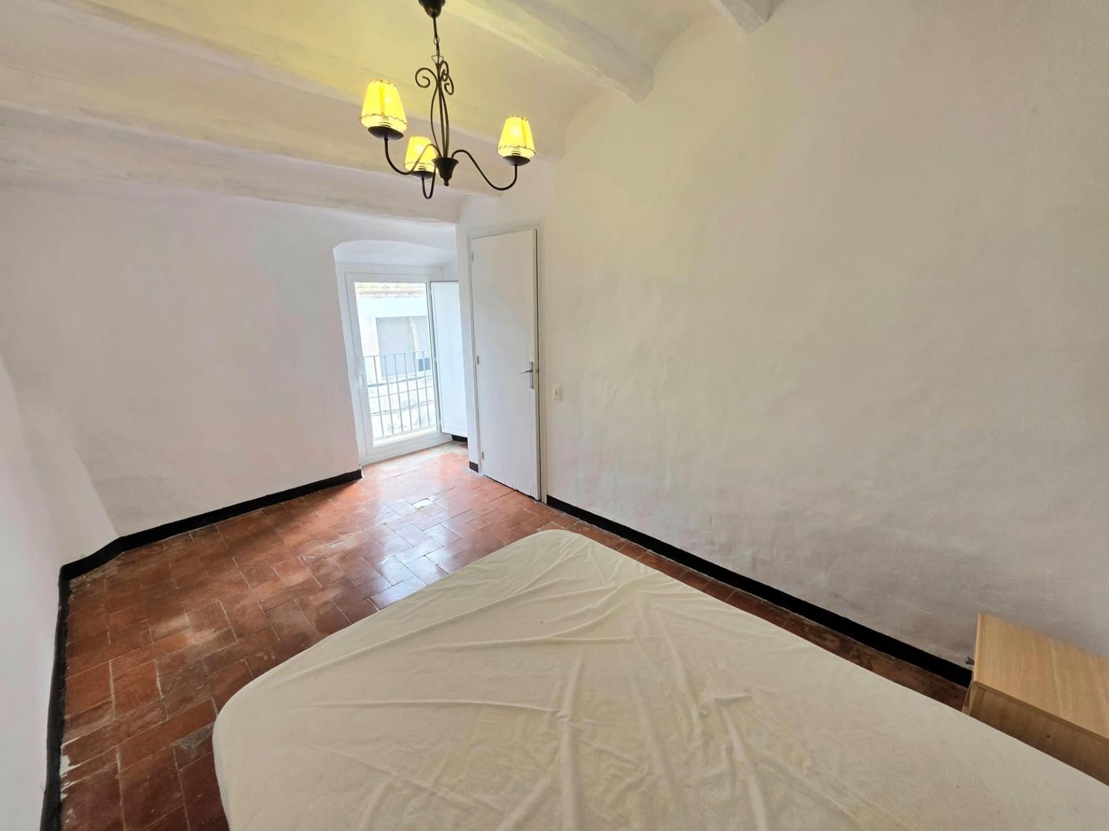 9 bedroom Townhouse for sale in La Pobla de Montornes - € 188,000 (Ref: 9300998)