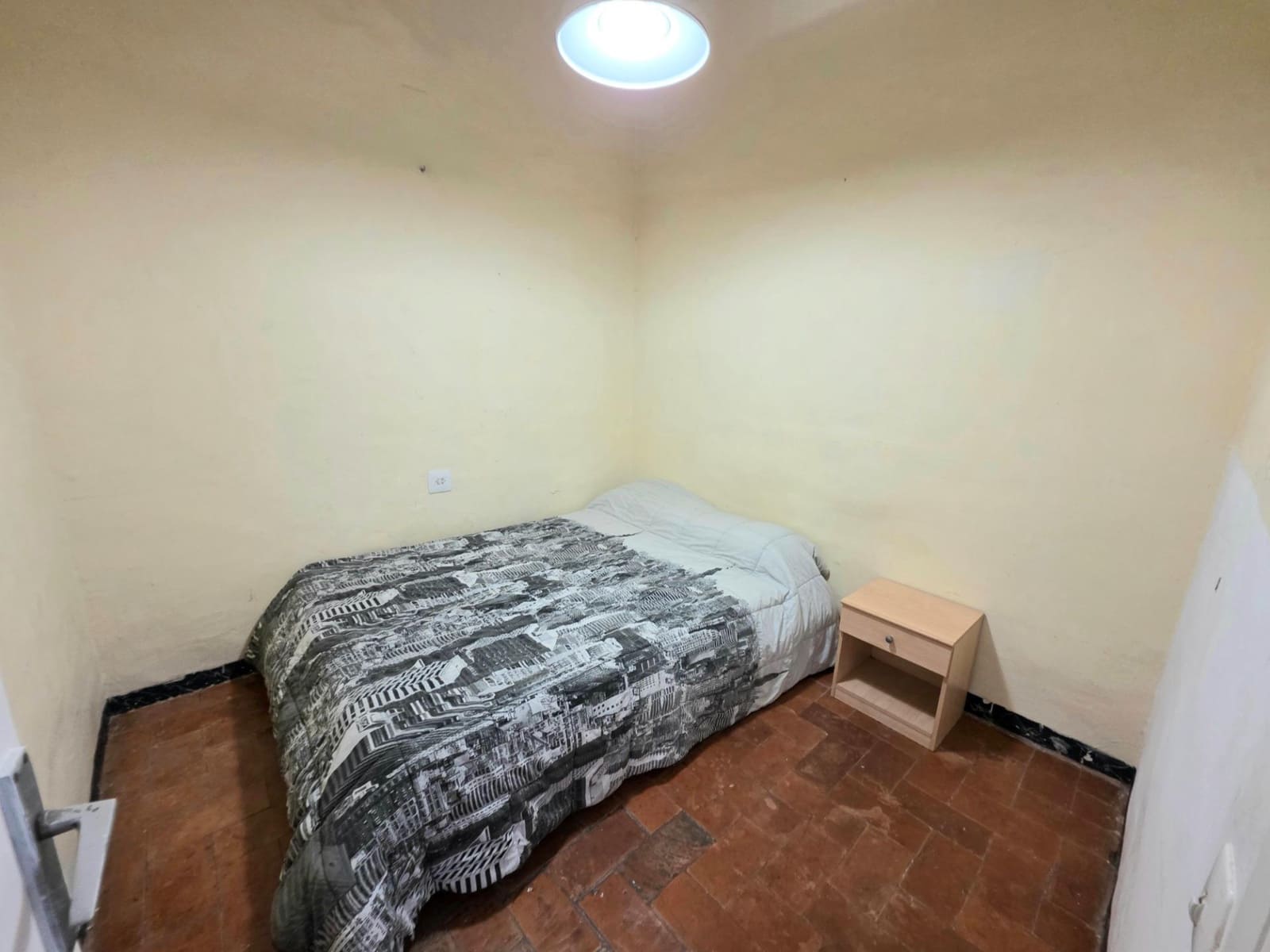 9 bedroom Townhouse for sale in La Pobla de Montornes - € 188,000 (Ref: 9300998)