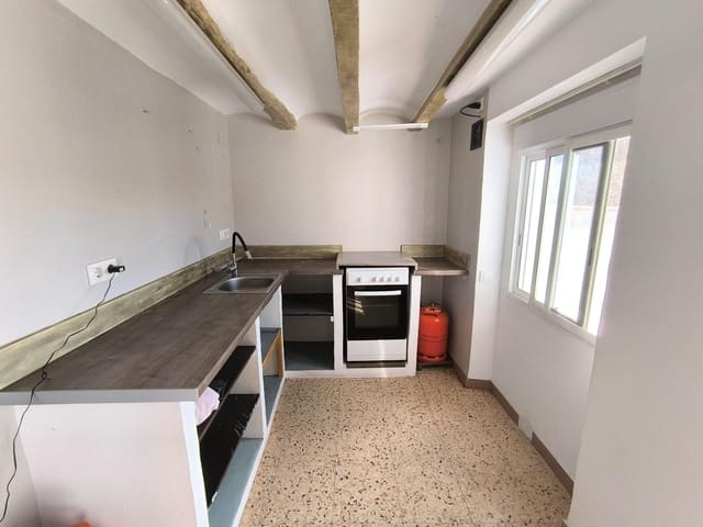 9 bedroom Townhouse for sale in La Pobla de Montornès - € 188,000 (Ref: 9300998)