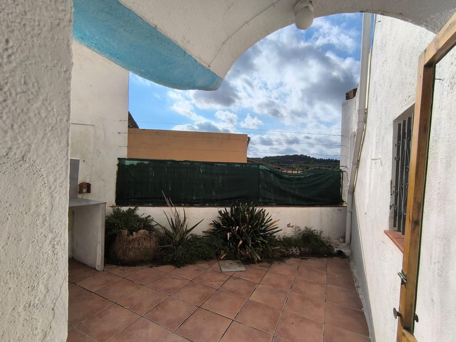 9 bedroom Townhouse for sale in La Pobla de Montornes - € 188,000 (Ref: 9300998)