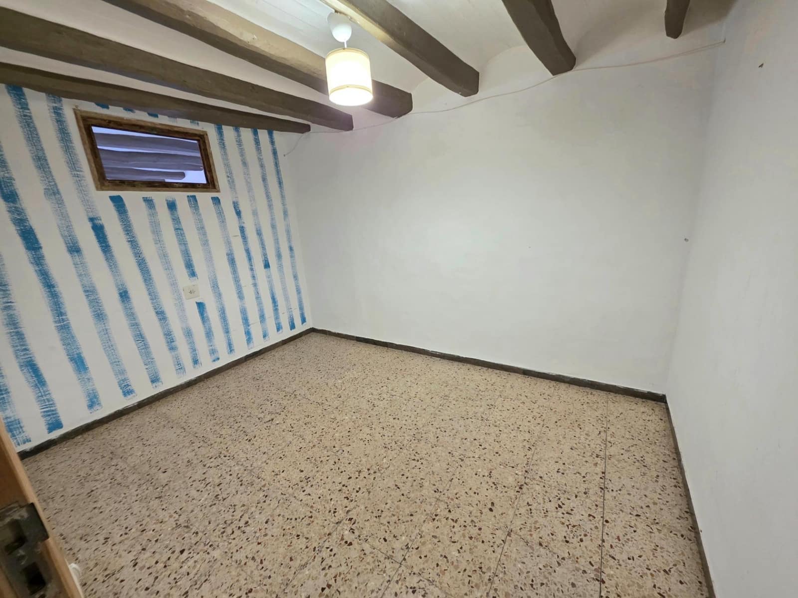 9 bedroom Townhouse for sale in La Pobla de Montornes - € 188,000 (Ref: 9300998)