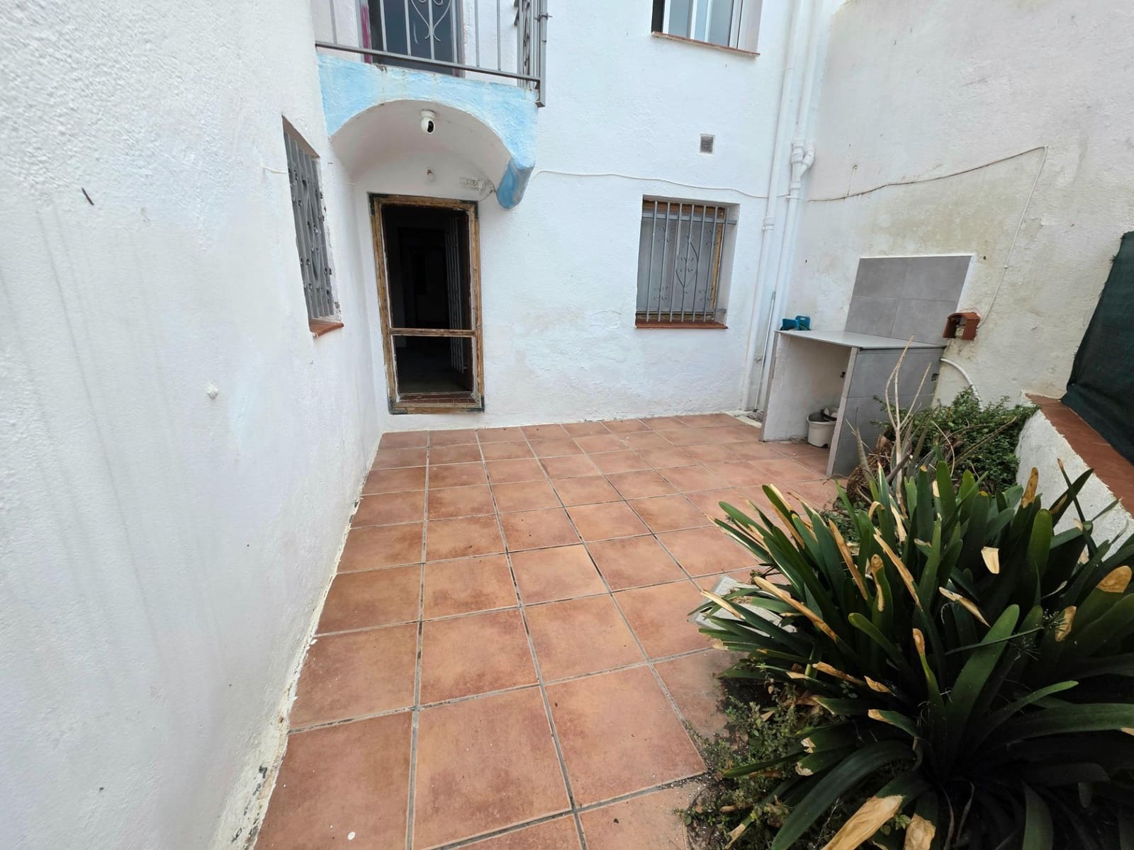 9 bedroom Townhouse for sale in La Pobla de Montornes - € 188,000 (Ref: 9300998)