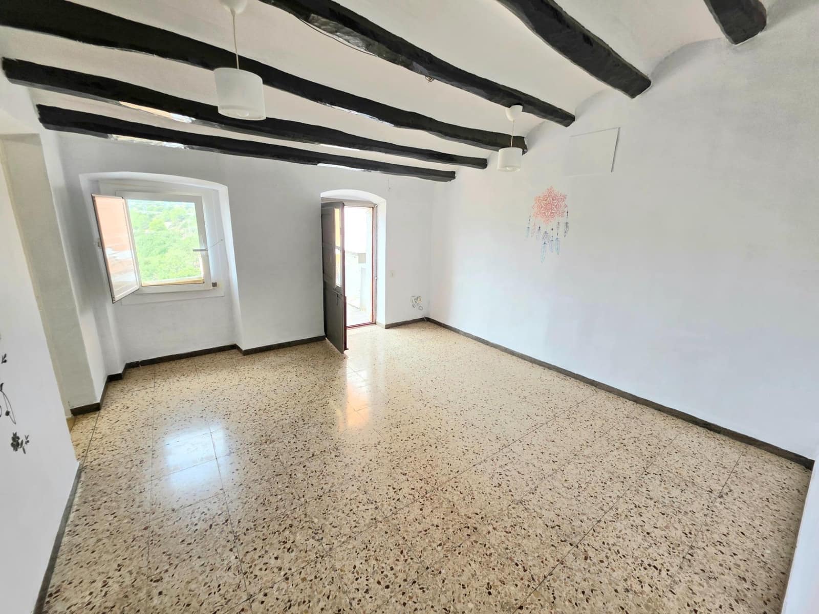 9 bedroom Townhouse for sale in La Pobla de Montornes - € 188,000 (Ref: 9300998)