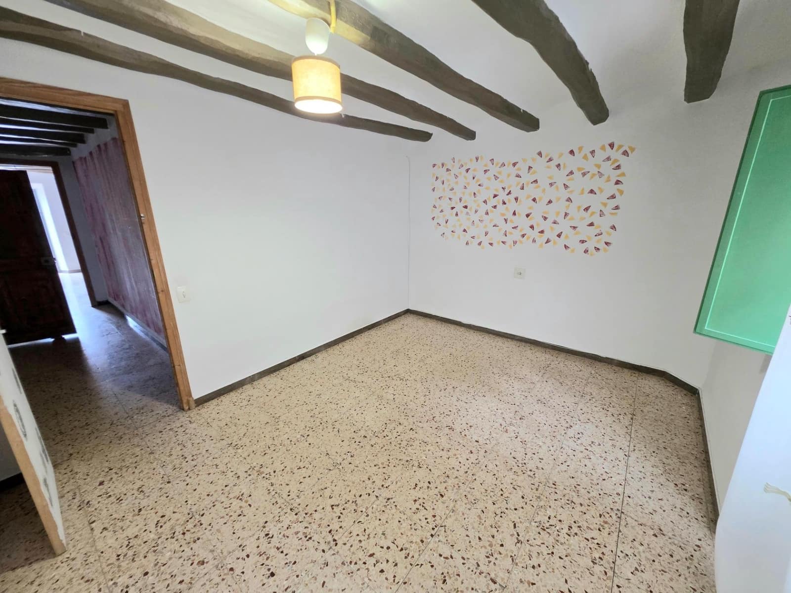 9 bedroom Townhouse for sale in La Pobla de Montornes - € 188,000 (Ref: 9300998)