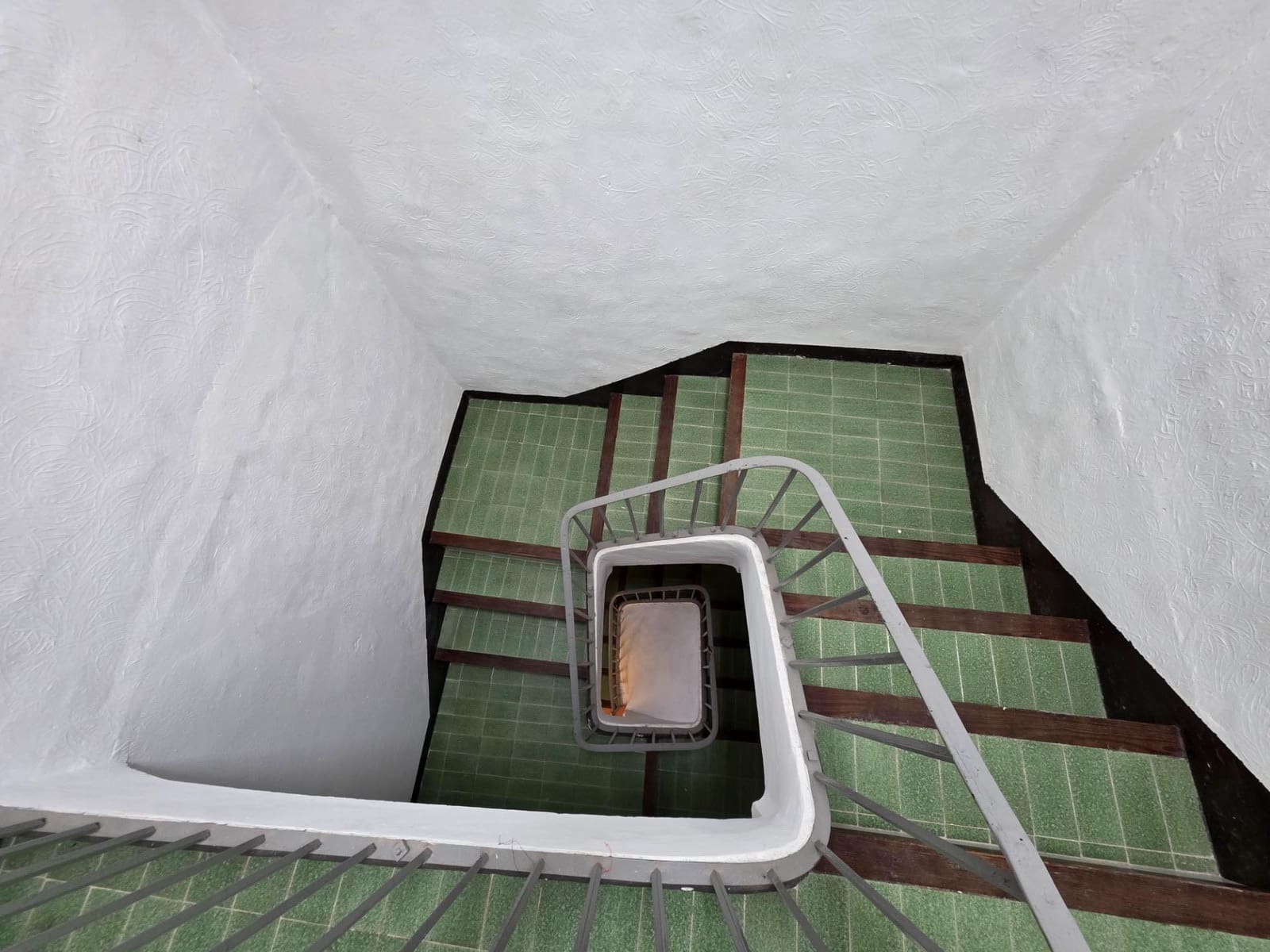 9 bedroom Townhouse for sale in La Pobla de Montornes - € 188,000 (Ref: 9300998)