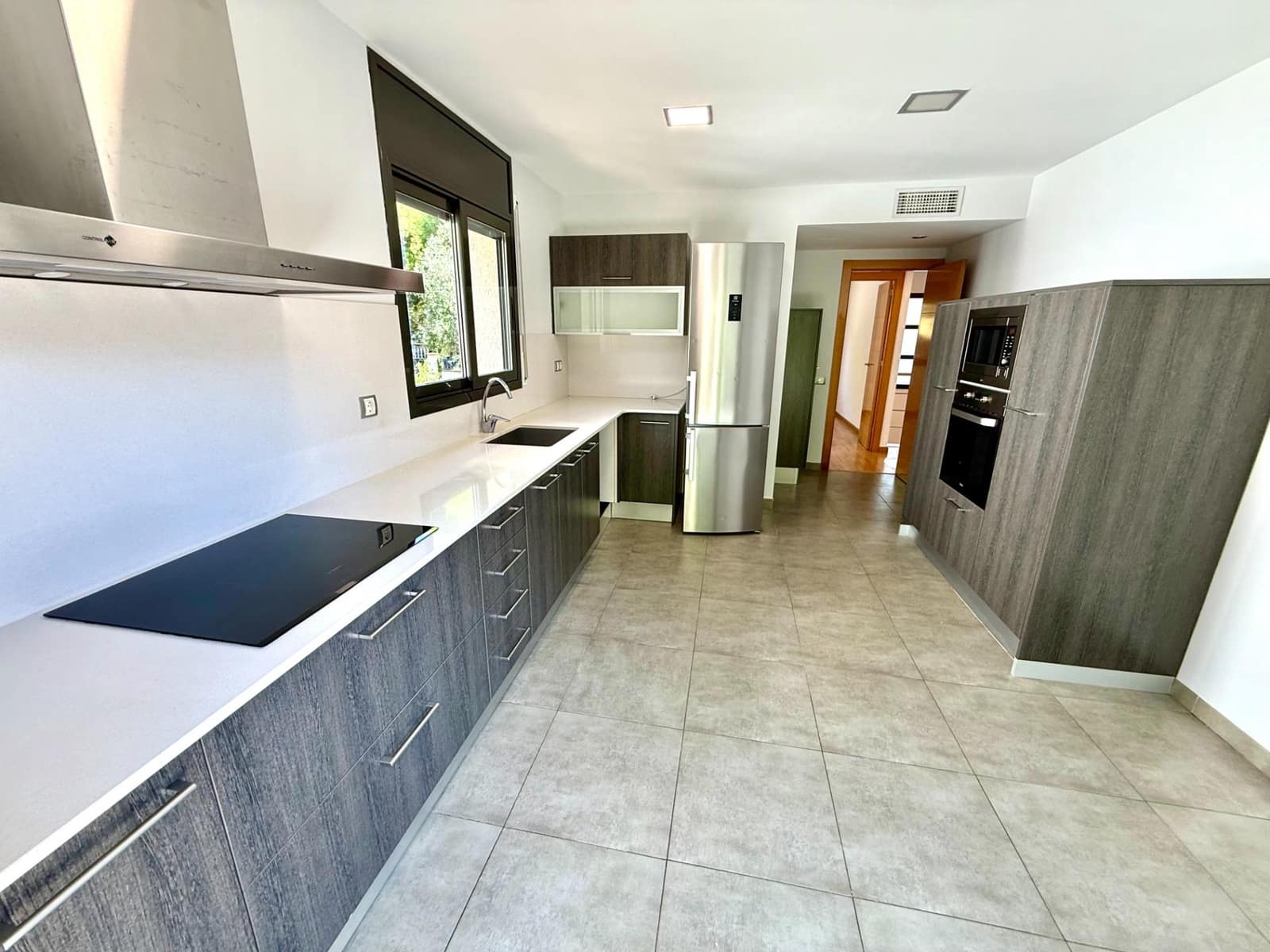 5 sypialnia Willa na sprzedaż w El Vendrell z basenem garażem - 430 000 € (Ref: 9338035)