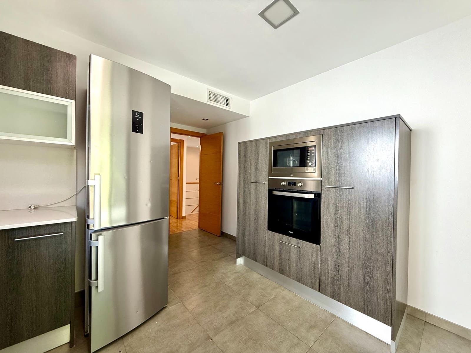 5 sypialnia Willa na sprzedaż w El Vendrell z basenem garażem - 430 000 € (Ref: 9338035)