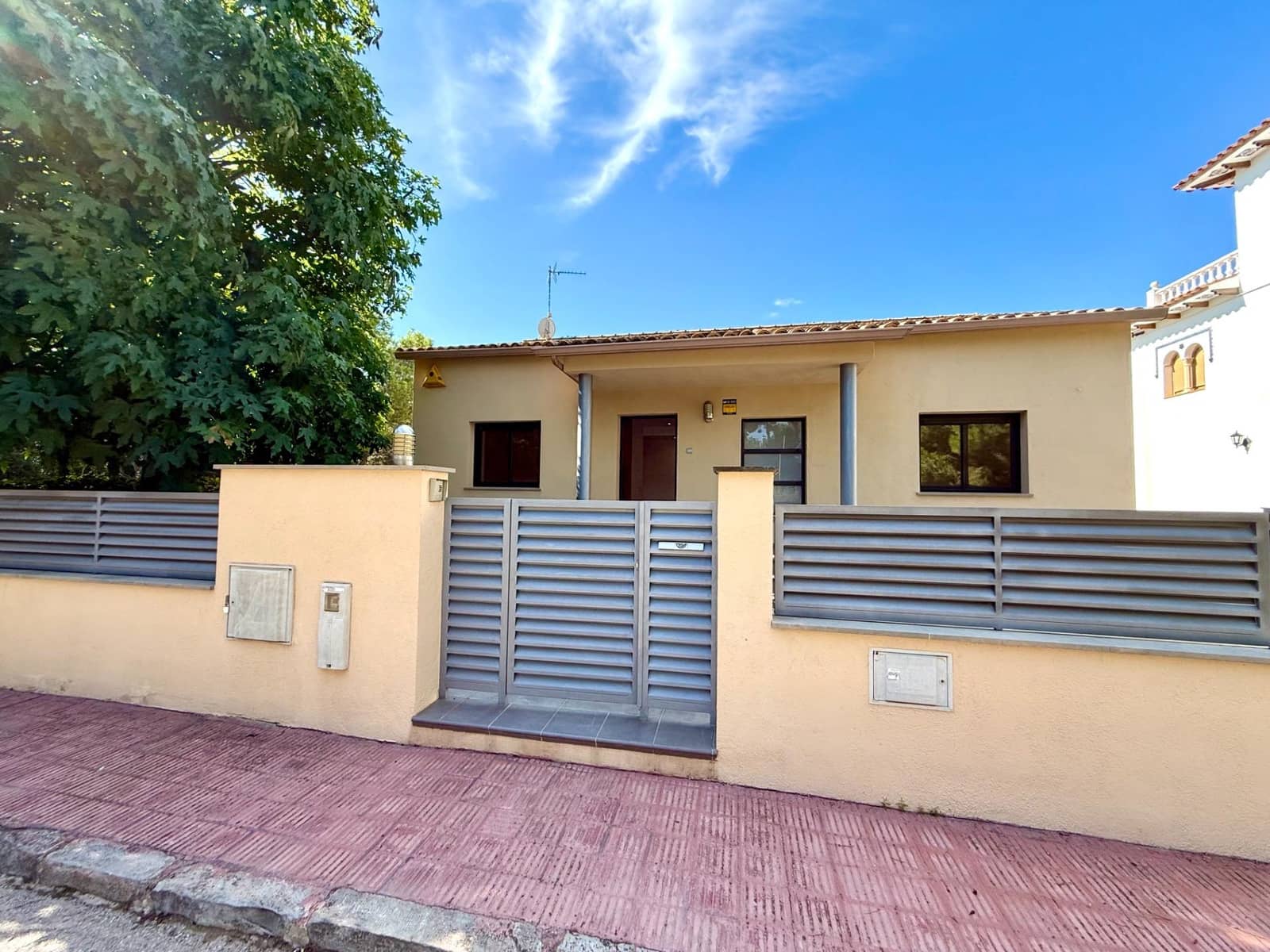 5 sypialnia Willa na sprzedaż w El Vendrell z basenem garażem - 430 000 € (Ref: 9338035)