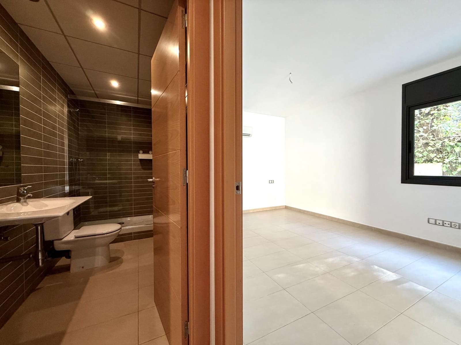 5 sypialnia Willa na sprzedaż w El Vendrell z basenem garażem - 430 000 € (Ref: 9338035)