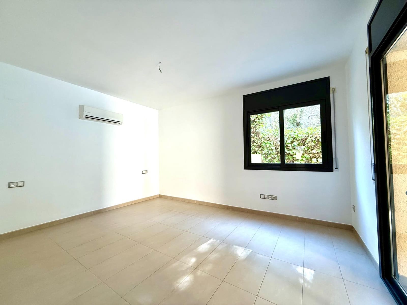 5 sypialnia Willa na sprzedaż w El Vendrell z basenem garażem - 430 000 € (Ref: 9338035)