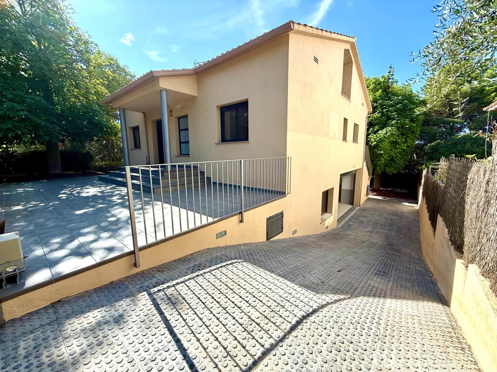 5 sypialnia Willa na sprzedaż w El Vendrell z basenem garażem - 430 000 € (Ref: 9338035)