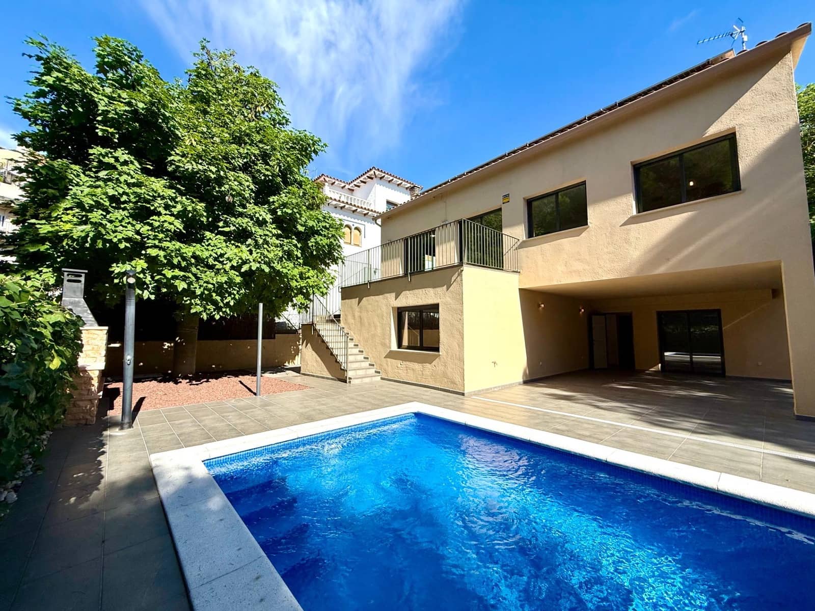 5 sypialnia Willa na sprzedaż w El Vendrell z basenem garażem - 430 000 € (Ref: 9338035)