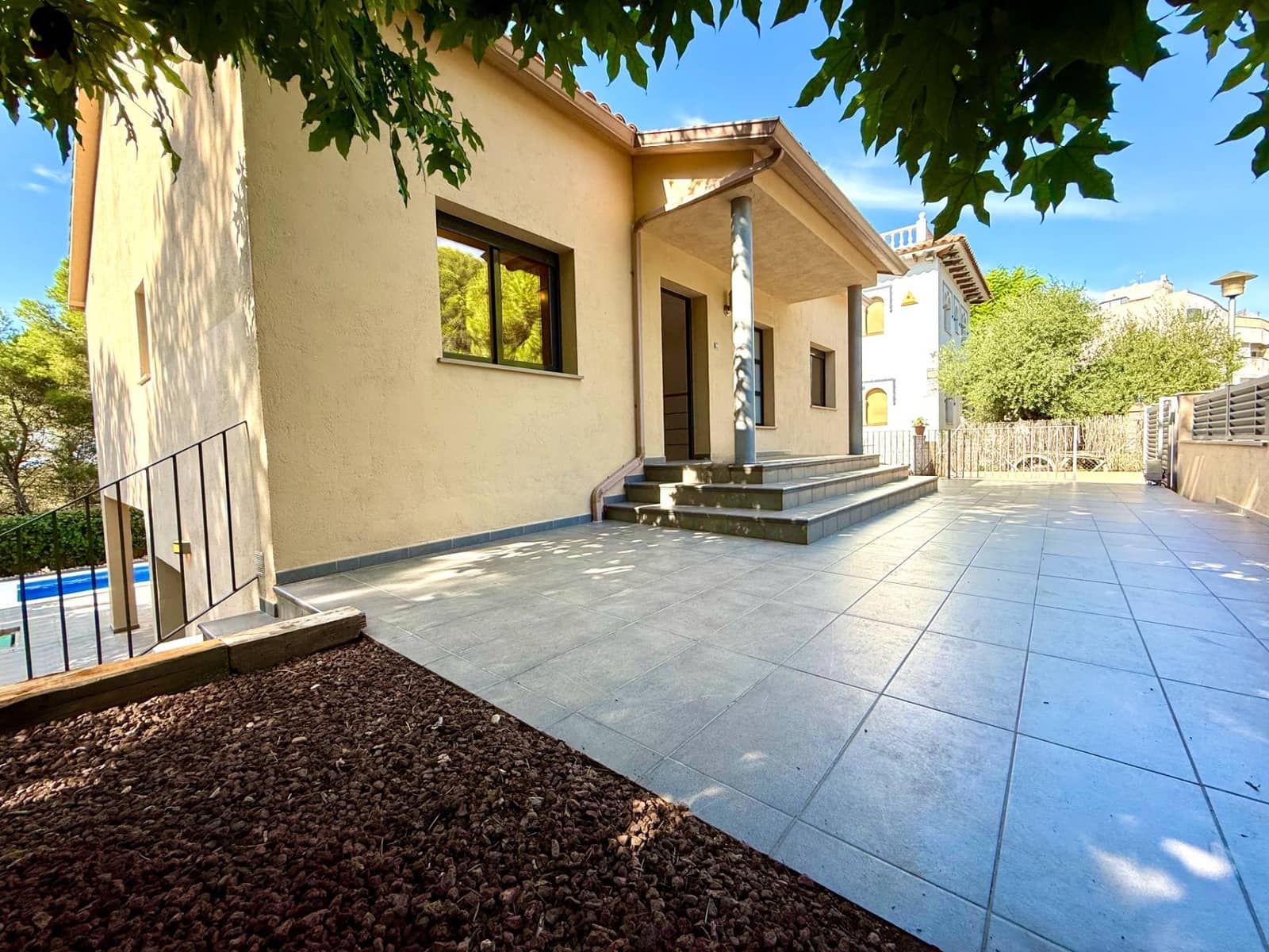 5 sypialnia Willa na sprzedaż w El Vendrell z basenem garażem - 430 000 € (Ref: 9338035)