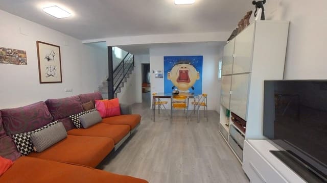 Adosado de 4 habitaciones en Cunit en venta - 325.000 € (Ref: 9341139)