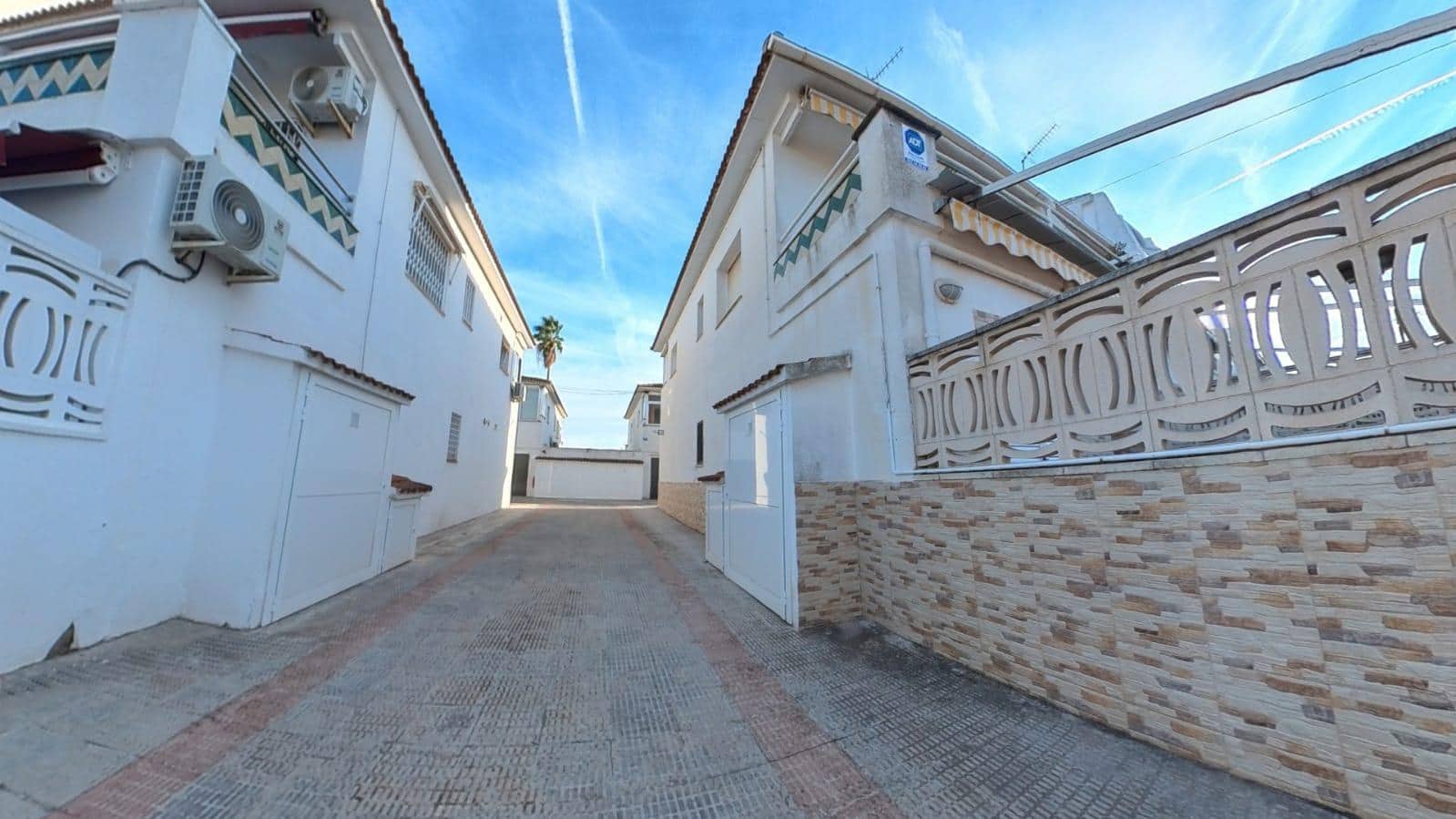 4 makuuhuone Rivitalo myytävänä paikassa Cunit - 325 000 € (Ref: 9341139)