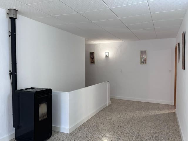 4 bedroom Terraced Villa for sale in Sant Jaume dels Domenys with garage - € 235,000 (Ref: 9373803)