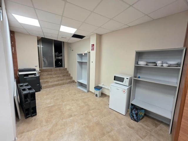 4 quarto Comercial para arrendar em Torredembarra - 700 € (Ref: 9382784)