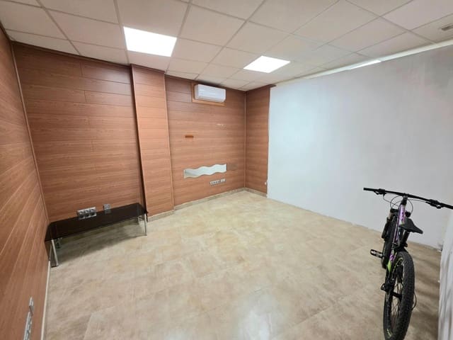 4 quarto Comercial para arrendar em Torredembarra - 700 € (Ref: 9382784)