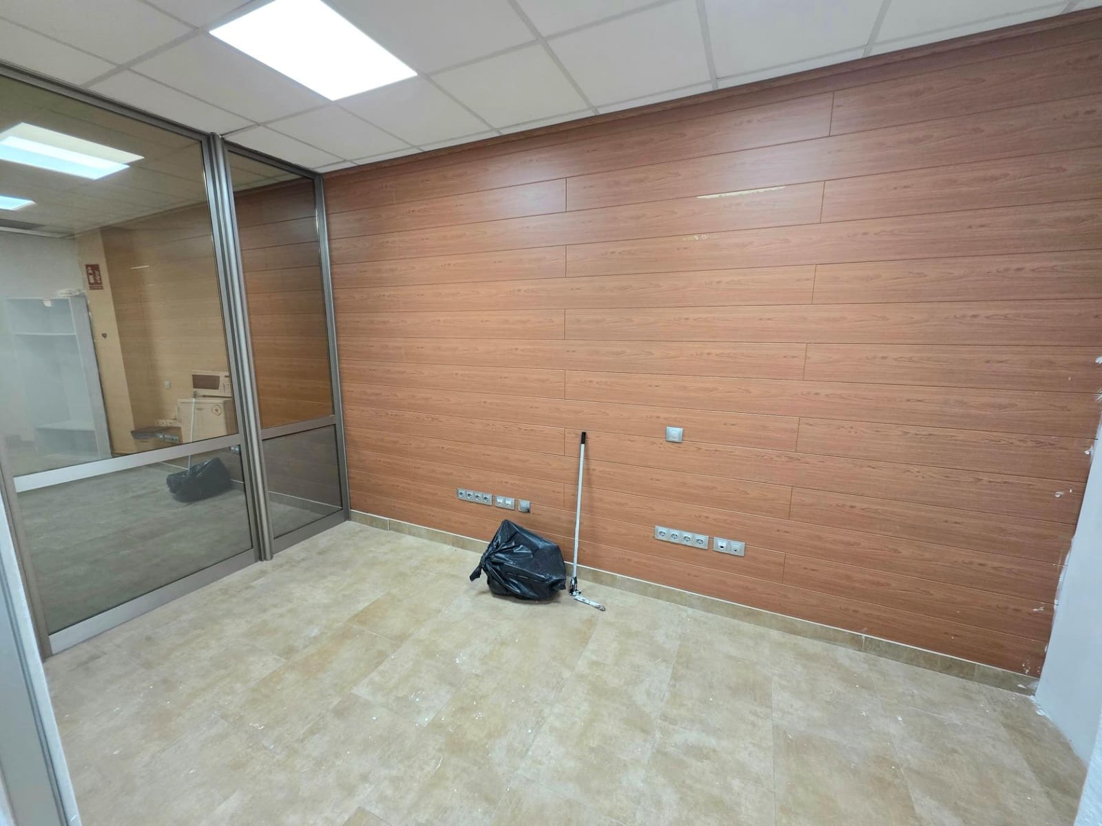 4 quarto Comercial para arrendar em Torredembarra - 700 € (Ref: 9382784)