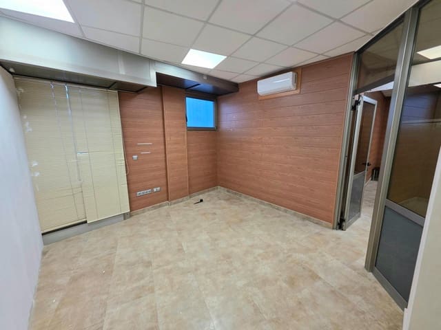 4 quarto Comercial para arrendar em Torredembarra - 700 € (Ref: 9382784)