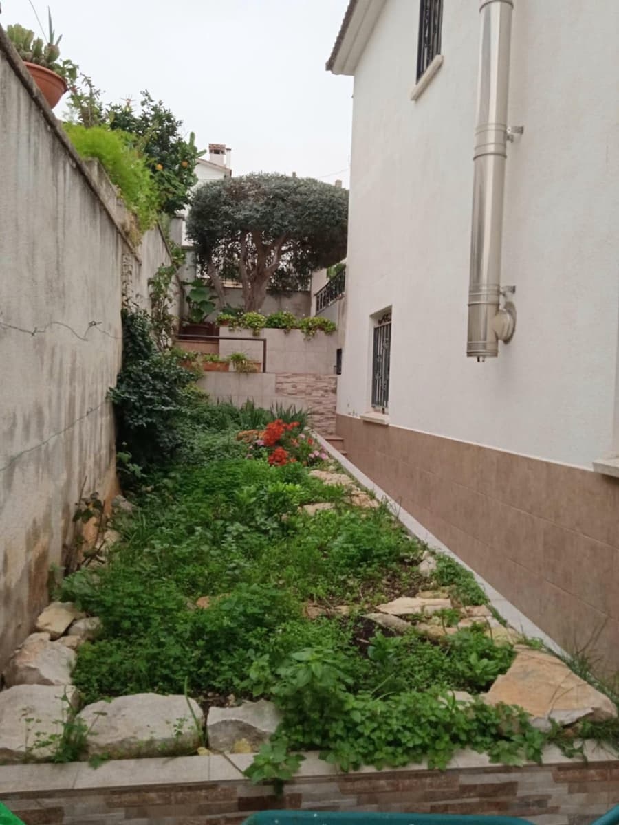 5 bedroom Villa for sale in La Pobla de Montornes - € 265,000 (Ref: 9385545)