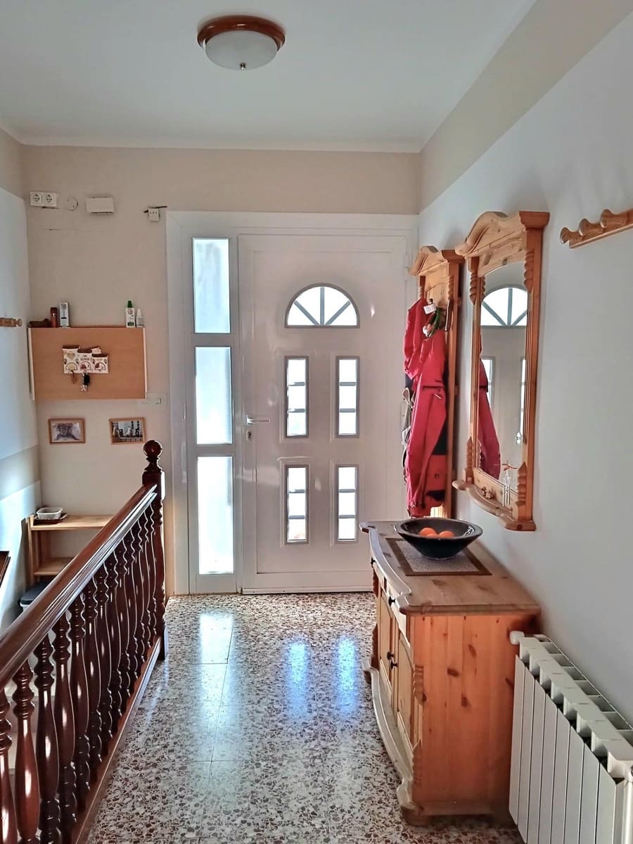 5 bedroom Villa for sale in La Pobla de Montornes - € 265,000 (Ref: 9385545)