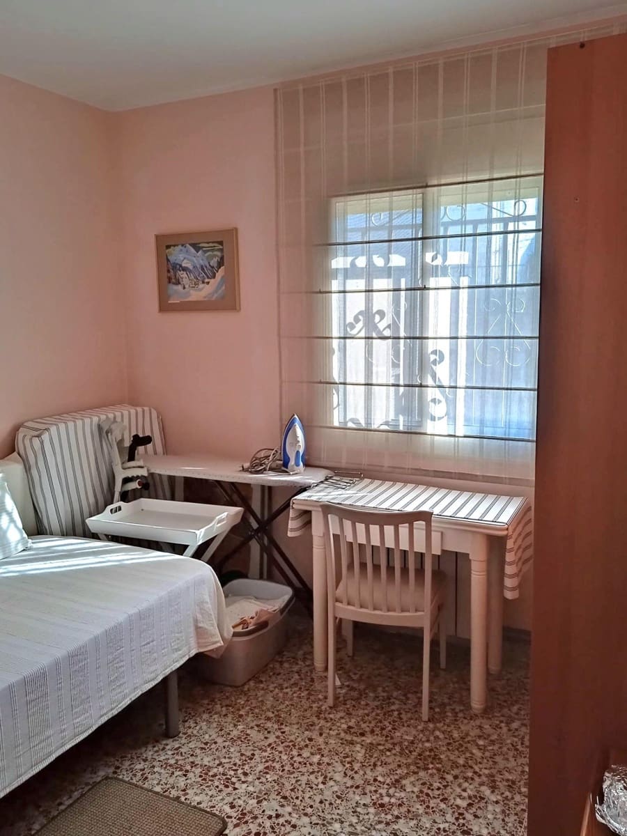 5 bedroom Villa for sale in La Pobla de Montornes - € 265,000 (Ref: 9385545)