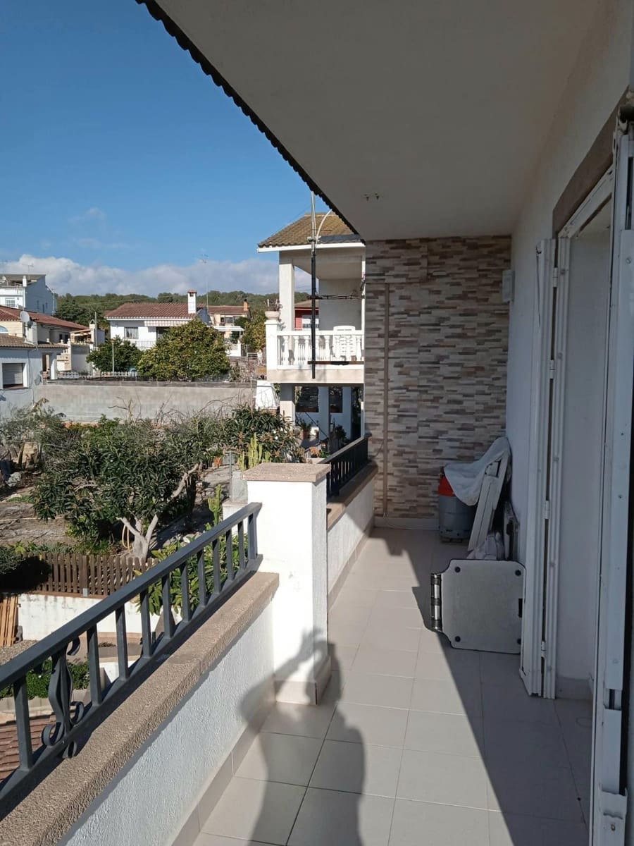 5 bedroom Villa for sale in La Pobla de Montornes - € 265,000 (Ref: 9385545)