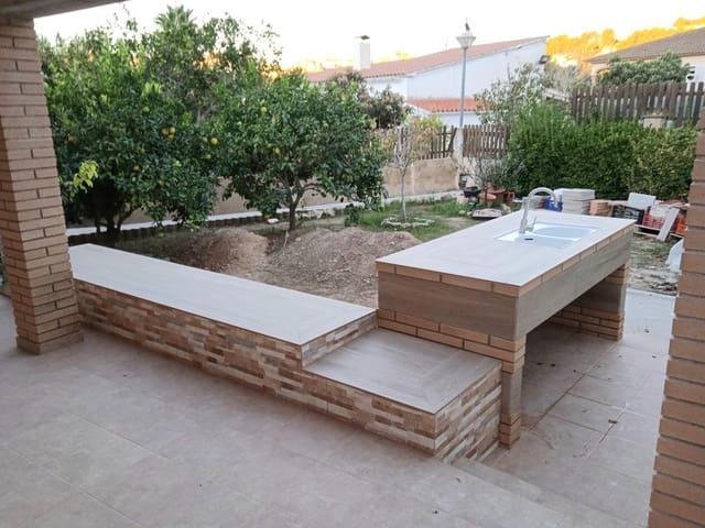 5 bedroom Villa for sale in La Pobla de Montornès - € 265,000 (Ref: 9385545)