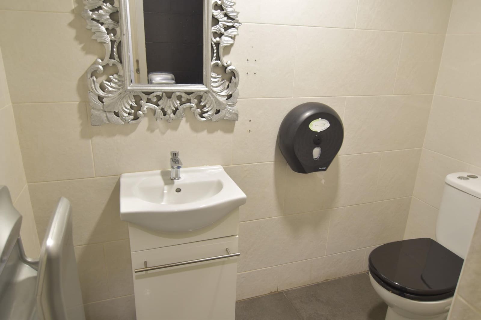 Commercial for sale in Calafell - € 85,000 (Ref: 9385549)